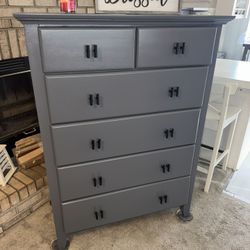 ✨✨BEAUTIFUL GRAY TALL AND BIG 6 DRAWER DRESSER✨✨