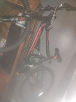 Hyper shocker 26 inch mountain bike