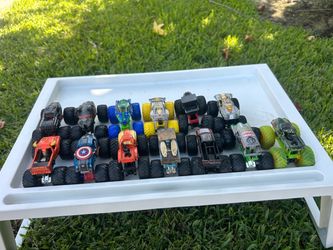 Pack of 13 monster trucks
