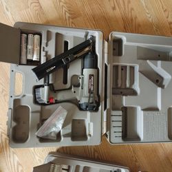 gas power nail guns! Almost new condition!