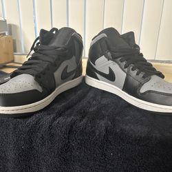 Air Jordan 1 Mid ‘Shadow 
