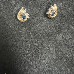 14kt Gold Earrings Beautiful 