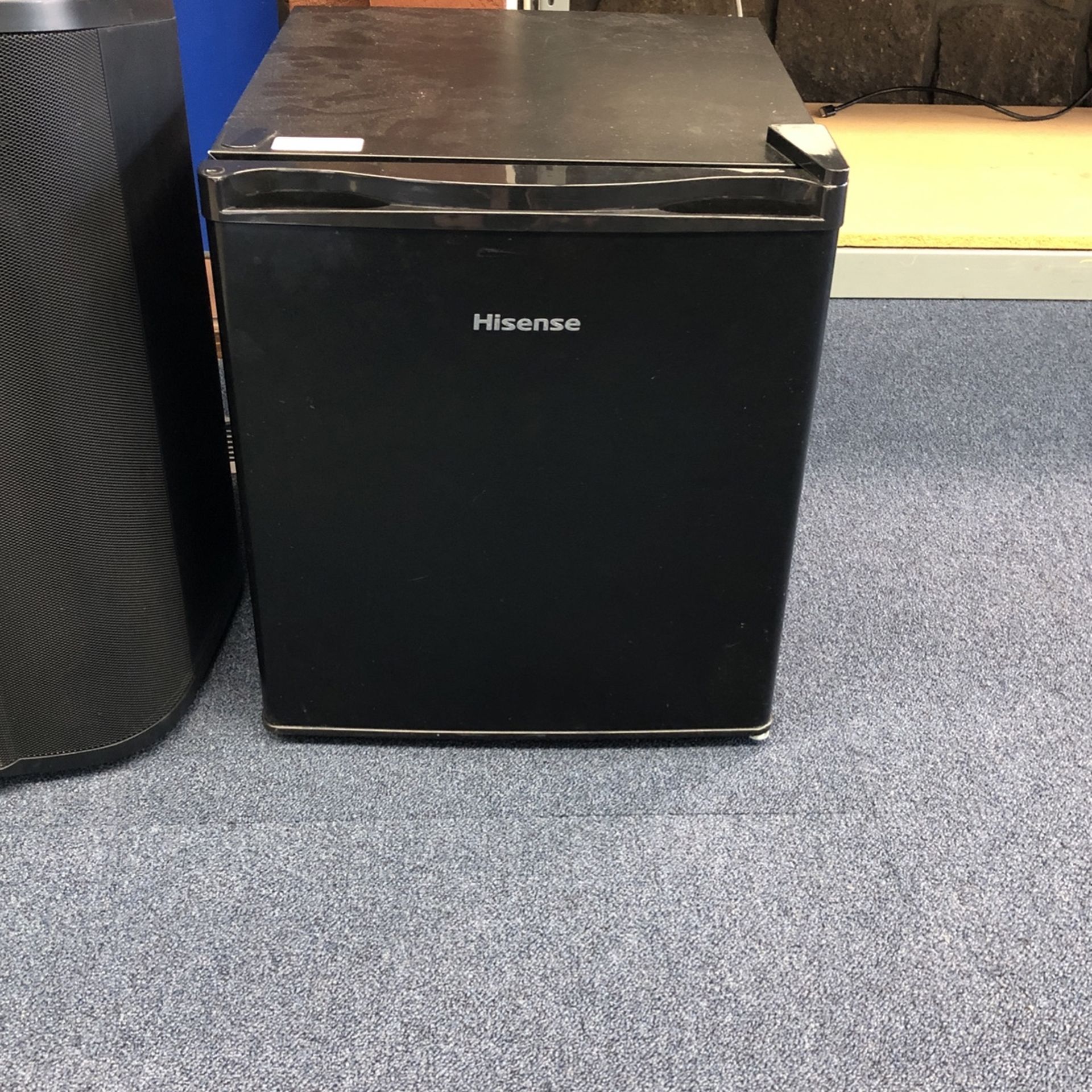 Hisense RR17D6ABE 1.6 Cu. Ft. Mini Fridge
