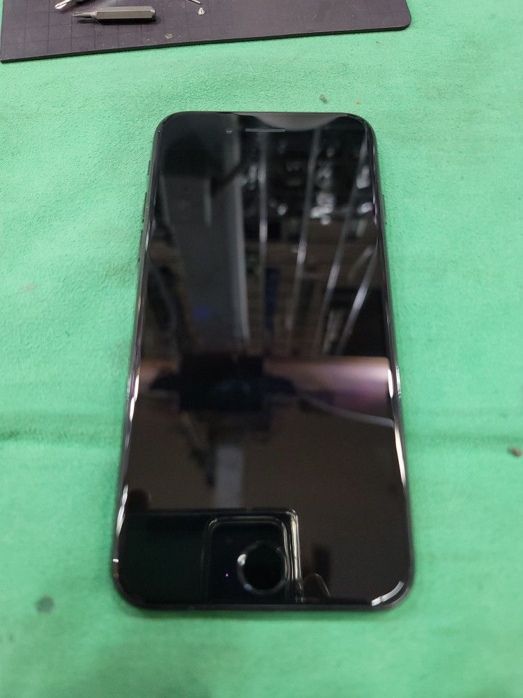 IPhone 7 Gloss Black 128gb Unlocked For Any Carrier