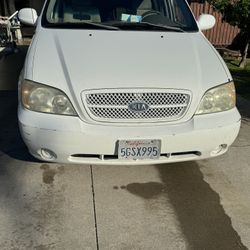 2004 Kia Sedona 