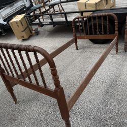Jenny Lind Twin Bed