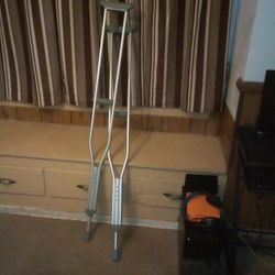 Adjustable Crutches 
