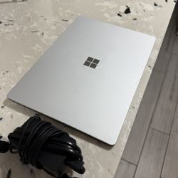 Surface Pro Laptop i7 256 GB - 8GB RAM 