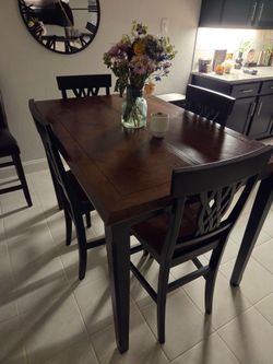 Counter Height Dining Table with 4 Chairs