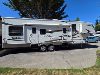 2013 cougar 5th wheel double slide toy hauler in excellent shape