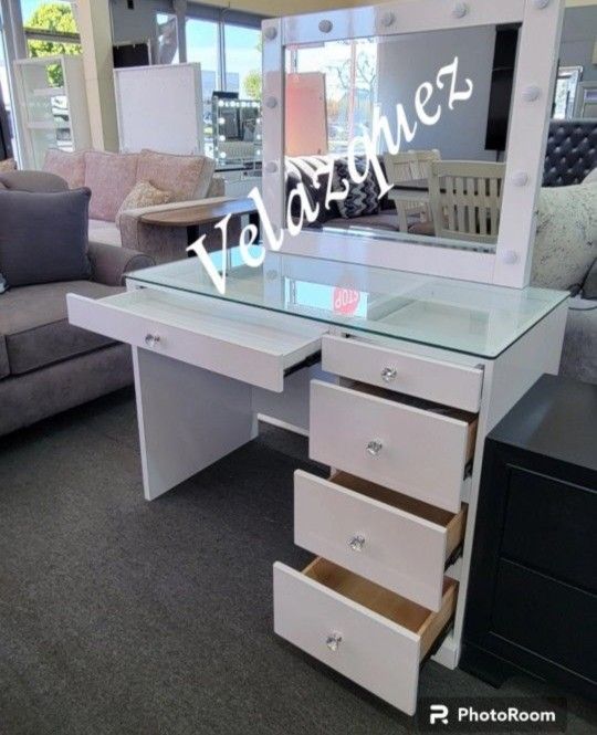✅️White Makeup Vanity Set with Lighted Mirror (Stool not included)✅️✅️