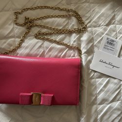 Salvatore Ferragamo Pink Leather Chain Strap Clutch