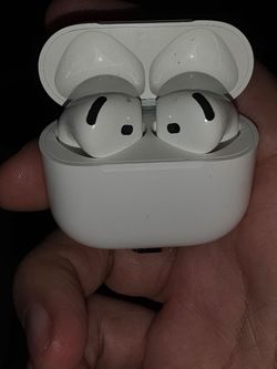 Apple AirPods 4 in case with box