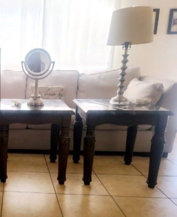 Home Furniture $120 For Everything (2 Livingroom Tables, Lamp, small mirror.)