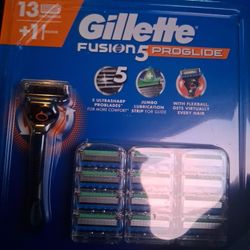 Gillette Fusion 5 With 13 Cartridges 