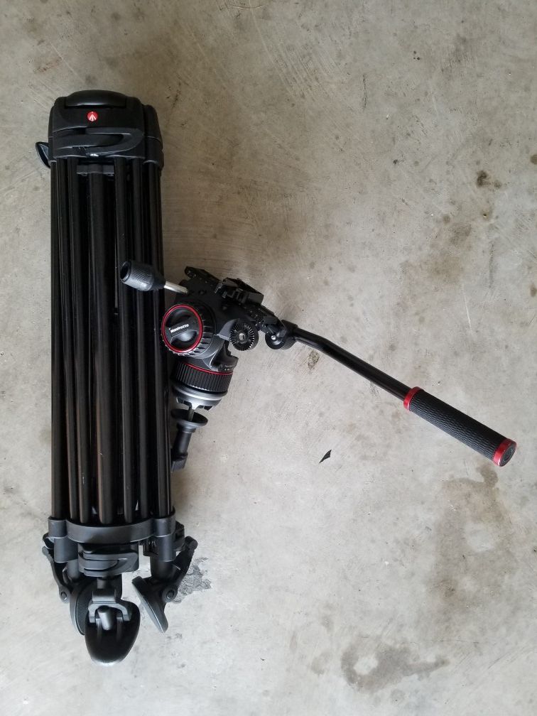 Manfrotto Nitrotech N8 video head vs 546B pro tripod