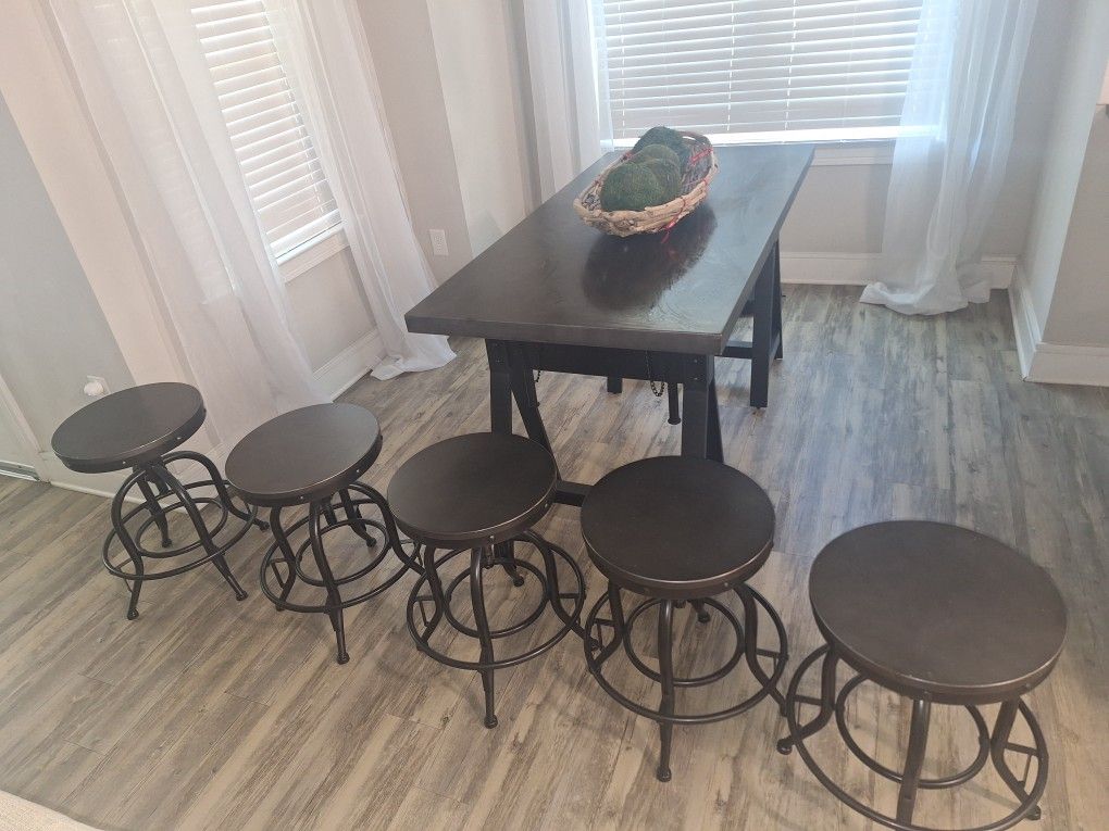 6 Piece Dining Set (Table and 5 Bar Stools)