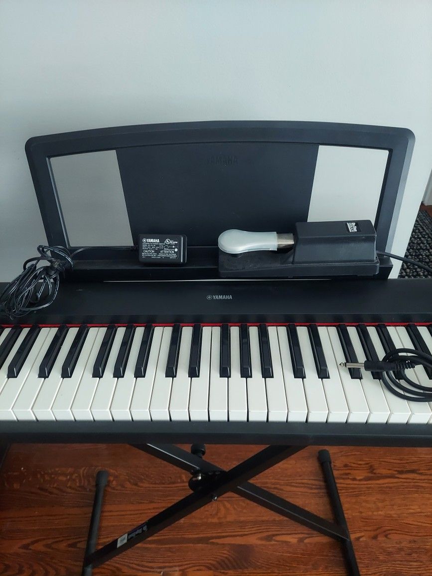 Yamaha piaggero np31 digital piano with stand