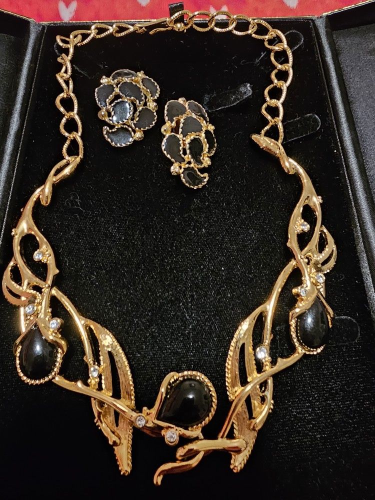 $100.00 - 1980's Statement Necklace & Clip Earings Set, Stunning Granada Black Cabochon & Crystal - Like New Condition!
