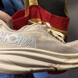 Hoka Clifton 9 8.5 WOM