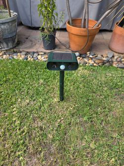 Solar Motion Sensor Ultrasonic Animal Repeller