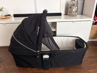 Nuna Bassinet and Car Seat adapter and stand