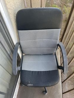 Gray and black rolling office chair