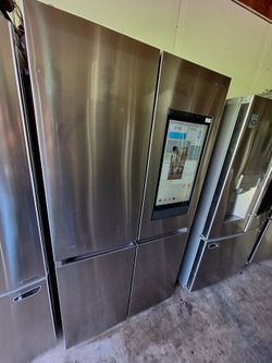 Samsung family hub four door refrigerator