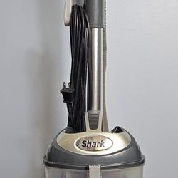 Shark Navigator Lift-Away Upright Vacuum Corded Bagless Upright Vacuum UV540