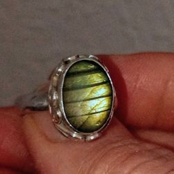 Size 7 /Material: .925 Sterling Silver (Stamped)Gemstone: Natural AAA+ Labradorite