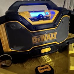 Dewalt jobsite Bluetooth radio charger