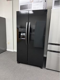 Refrigerator black