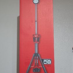 Milwaukee M18  LED Dual Power, Rocket Tower Light 
