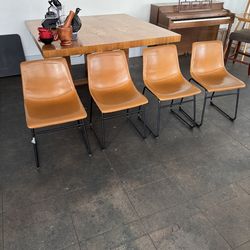 Set a four modern dining chairs