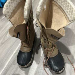 Woman’s Size 6 Boots 