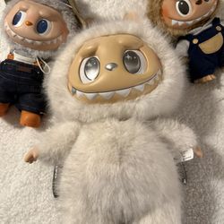 Angel in the clouds / Labubu