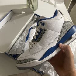 Jordan 3 “Wizards” white and blue  size 10