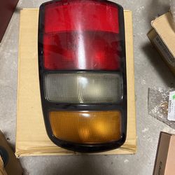 2002-2006 Chevy Tahoe Right Side 