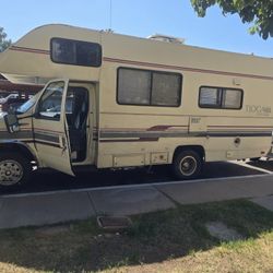 1993 Motor Home , Ford 350 / Tioga Built In Genarator /air Conditioning 