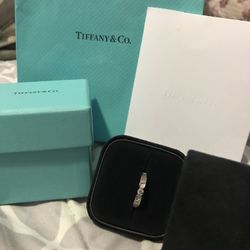 Tiffany& Co Atlas ring sz5