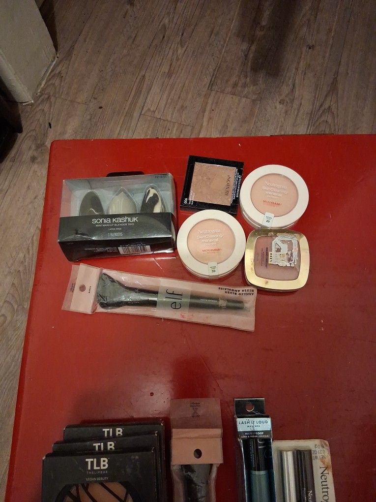 Power convert and soniaspoonges  Elf Blush Brush 