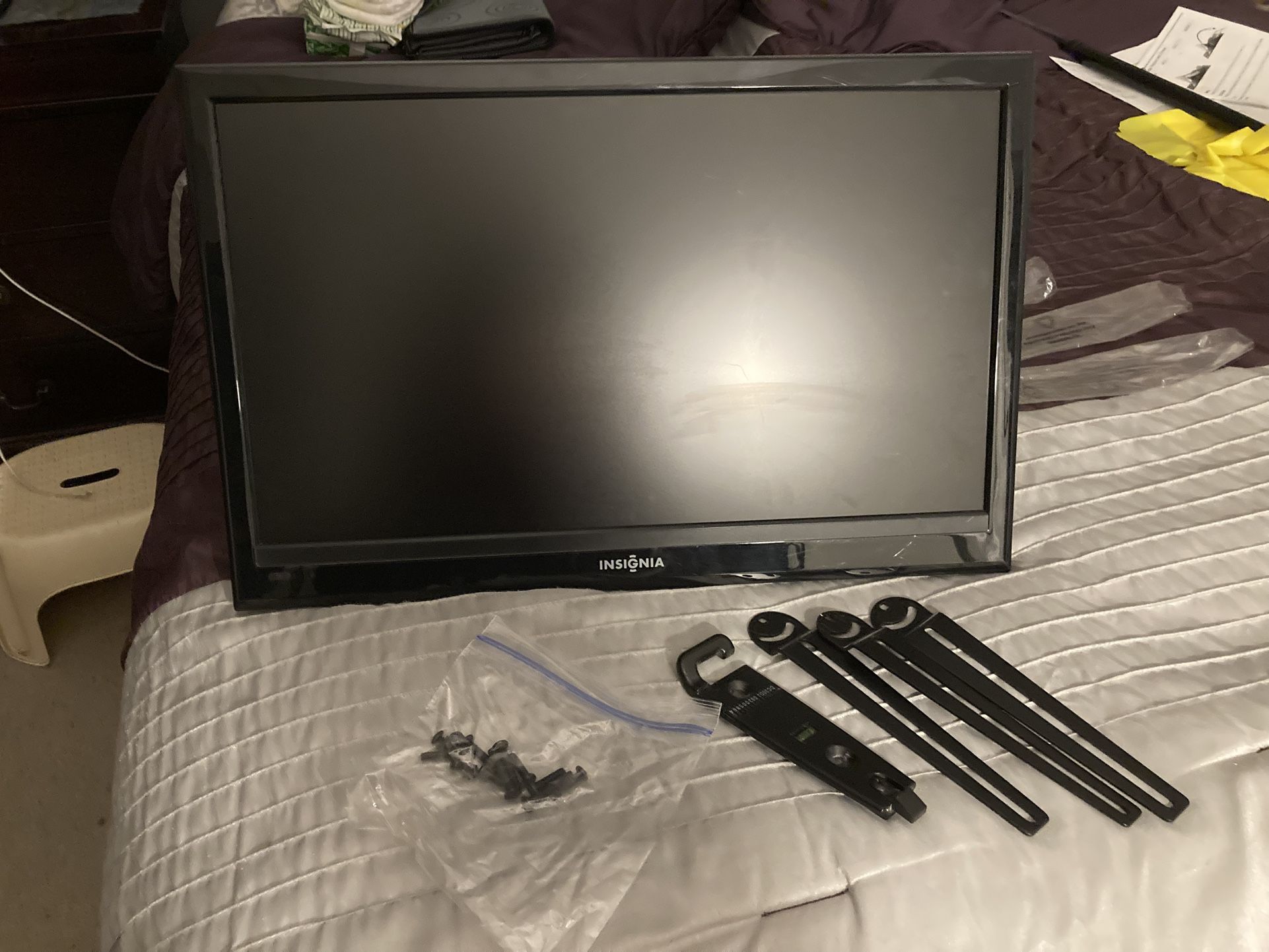Insignia Flat Screen TV & Attached Wall Mount