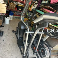 Life Fitness Elliptical Model X1