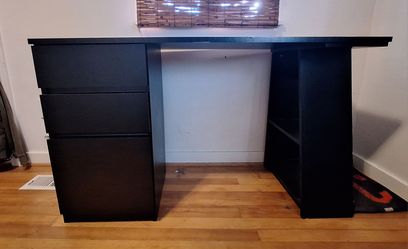 Black Desk