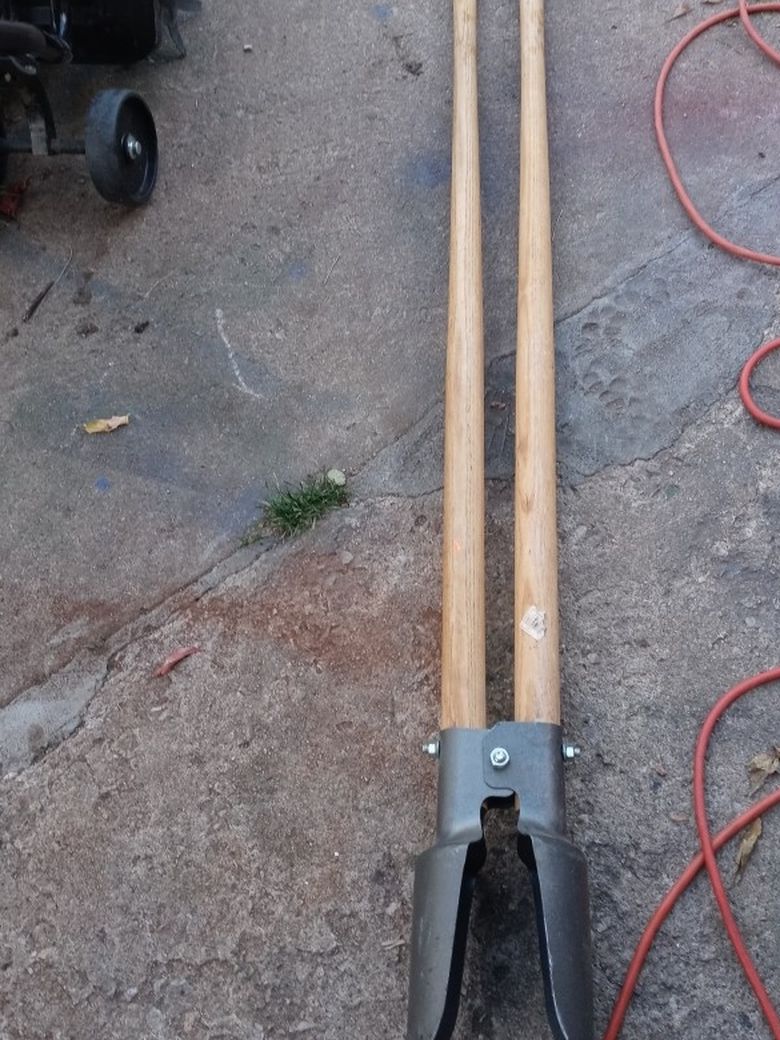 LIKE NEW. HUSKY POST HOLE DIGGER for Sale in Colorado Springs, CO OfferUp