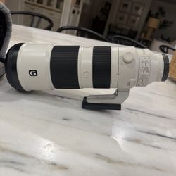 Sony FE 200-600mm f/5.6-6.3 G OSS lens.