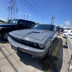 2019 Dodge Challenger. 
