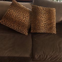  Throw pillows