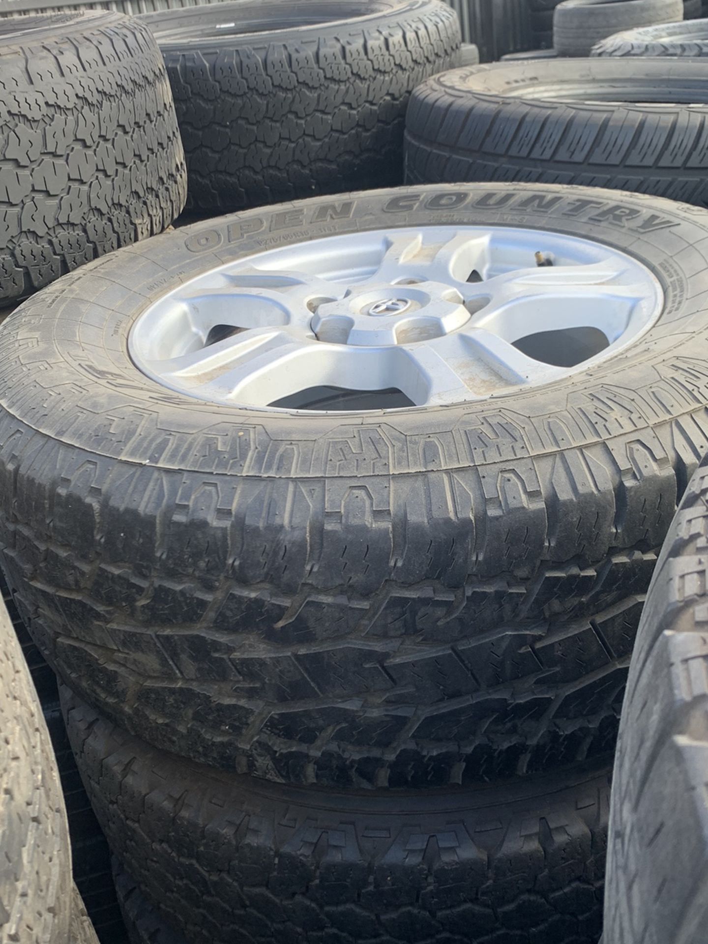 OEM toyota tundra wheels 18" $480 wheels and tires