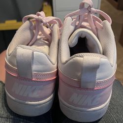 Woman’s Size 7 Nike Dunks 